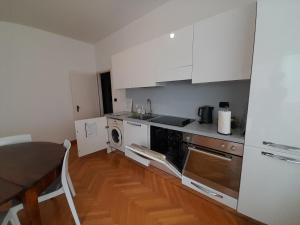 Kuchyňa alebo kuchynka v ubytovaní Maison Giolitti