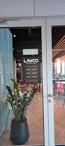 Et logo, certifikat, skilt eller en pris der bliver vist frem på Apartament Kołobrzeski Relax + 21 billeder