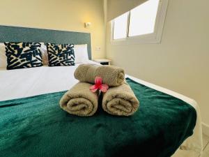 Łóżko lub łóżka w pokoju w obiekcie Apartamento perla marina