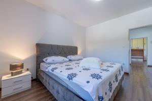 Łóżko lub łóżka w pokoju w obiekcie Livin Large Ana