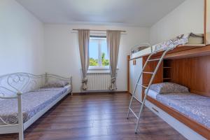 Łóżko lub łóżka w pokoju w obiekcie Livin Large Ana