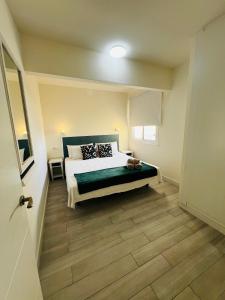 Łóżko lub łóżka w pokoju w obiekcie Apartamento perla marina