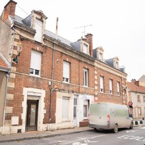 a van parked in front of a brick building at LE CHAMPAGNE PALACE - HYPER CENTRE d'ÉPERNAY in Épernay