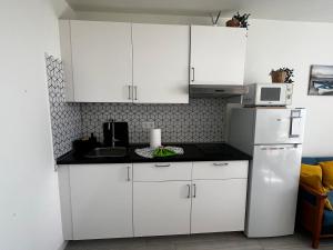Kuchnia lub aneks kuchenny w obiekcie Apartamento perla marina