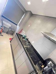 an overhead view of a kitchen with a counter top at Apartamento mobiliado, 2 quartos , ate 5 pessoas todos ambientes climatizados in Dourados