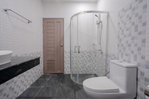 Baðherbergi á พลอยพูลวิลล่า ชะอำ 1 Ploy Poolvilla Cha-am 1