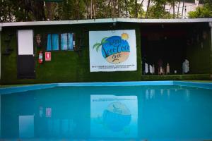 Piscine de l'établissement Hostal Loco Coco Loco ou située à proximité