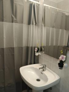 a bathroom with a sink and a mirror at Apartamento Etxe Morea, Casco Histórico in Bermeo