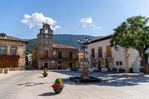 a town with a clock tower in the middle of a street at Villa Revolcona in La Adrada