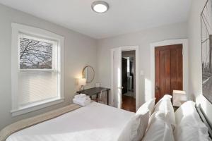 Katil atau katil-katil dalam bilik di 1BR Airy Apartment with Wi-Fi - Barry 2