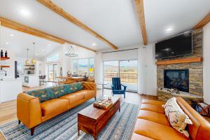 a living room with a couch and a fireplace at Mountain Sky in Granby