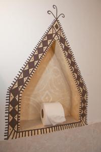 a triangle shaped toilet paper holder with a toilet paper roll at Hotel Casa Blanca in Ajijic