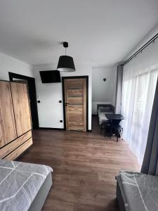 Posteľ alebo postele v izbe v ubytovaní Małe Ciche 36j PRZY OSTREWKACH, Widok na góry, Blisko do wyciągu narciarskiego, Idealne miejsce na wypad w góry -tarasówka-zgorzelisko-rusinowa polana-gesia szyja-palenica-wiktorówki-morskie oko
