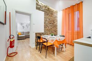a kitchen and dining room with a table and chairs at TRASTEVERE SUITE EXPERIENCE in Rome