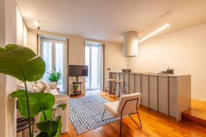 Apartamento con sala de estar y cocina. en Sta. Catarina 618 Suite, en Oporto