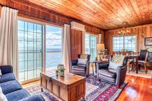 Φωτογραφία από το άλμπουμ του Ferry Viewer Cottage σε Point Roberts