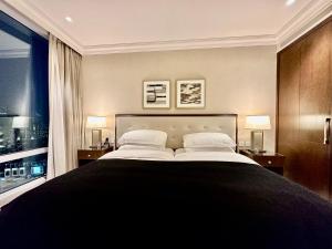Postel nebo postele na pokoji v ubytování Stunning Burj View