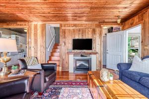 Χώρος καθιστικού στο Ferry Viewer Cottage, Unit 1