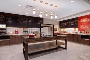 a fast food restaurant with a counter in the middle at Hampton Inn Chicago Orland Park in Orland Park