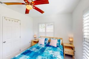 a bedroom with a bed and a ceiling fan at Palm Shadow Sanctuary in Fort Lauderdale