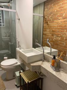 a bathroom with a sink and a toilet at Casa Ipê Baobá in São Paulo