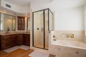Imagine din galeria proprietății Amazing home with custom-built pool în El Paso