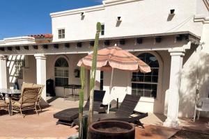 Imagine din galeria proprietății Amazing home with custom-built pool în El Paso