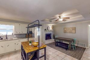 a kitchen with a ceiling fan and a table at New Cozy Home 10 Min to Magnolia and Baylor in Waco