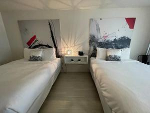 Katil atau katil-katil dalam bilik di Cozy hotel with Super location near Disney