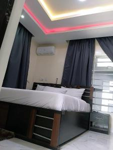 En eller flere senger på et rom på JKA 1-bed Luxury apartments