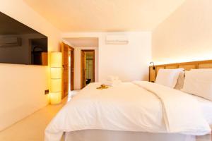 Uma cama ou camas num quarto em Apenunga Eco Hotel