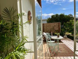 Balkon oz. terasa v nastanitvi בקתות האס ואטינגר