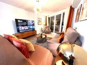 A television and/or entertainment centre at Pradollano LUXUS Grandes vistas