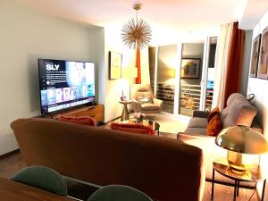 A television and/or entertainment centre at Pradollano LUXUS Grandes vistas
