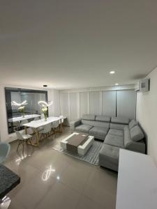 a living room with a couch and a table at Exclusivo apartamento al norte de la ciudad in Valledupar