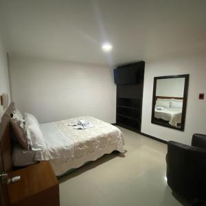 Rúm í herbergi á Hotel Yolima Real