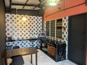 Kuchyň nebo kuchyňský kout v ubytování Wi-Fi 100MB Free Ipoh Happy Big House SemiD TH24 16 pax