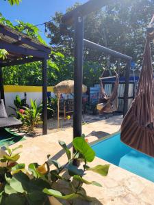 Piscina di Tropicoco Pool House Steps From The Beach o nelle vicinanze
