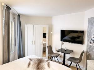 TV a/nebo společenská místnost v ubytování Kleines Juwel, zentral, mit Garage und Pool - CB102