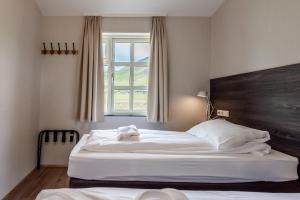 a bedroom with a large white bed with a window at Boutique Hotel Anna by EJ Hotels in Holt