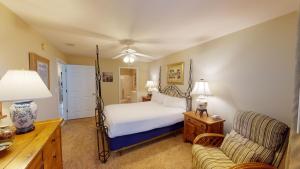 a bedroom with a bed and a couch at Spacious 3BR Villa Groups of Six in Pawleys Island in Pawleys Island