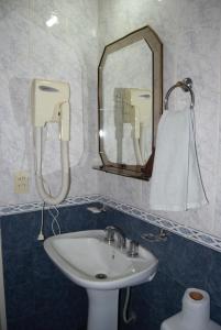 a bathroom with a sink and a mirror at Complejo Arco Iris in Villa Cura Brochero