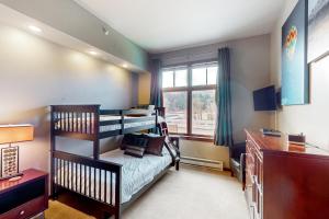a bedroom with two bunk beds and a window at Howelsen Panoramic Views in Steamboat Springs