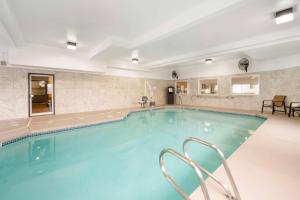 a large swimming pool with blue water in a building at Best Western PLUS Walla Walla Suites Inn in Walla Walla