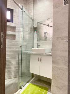 Un baño de Appartement Marrakech Gueliz 13 fotos más