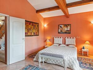 Ένα ή περισσότερα κρεβάτια σε δωμάτιο στο Villa in Lorgues with Private Pool +32 φωτογραφίες