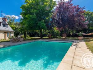 a swimming pool in the backyard of a home at Gîte Tiercé, 3 pièces, 4 personnes - FR-1-622-44 in Tiercé