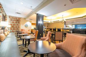 Hampton Inn by Hilton Spring Hill的休息区