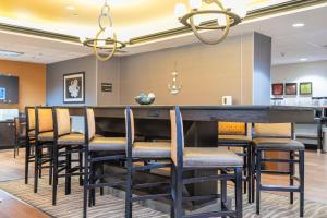 Hampton Inn by Hilton Spring Hill的休息区