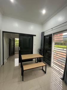 Manong Kuala Kangsar Homestay Chegu Wok tesisinde bir balkon veya teras +9 fotoğraf